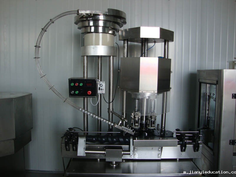 四头自动旋盖机