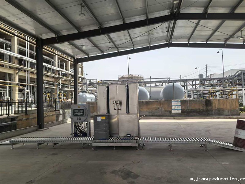 焦作工业化工品灌装机安装完毕